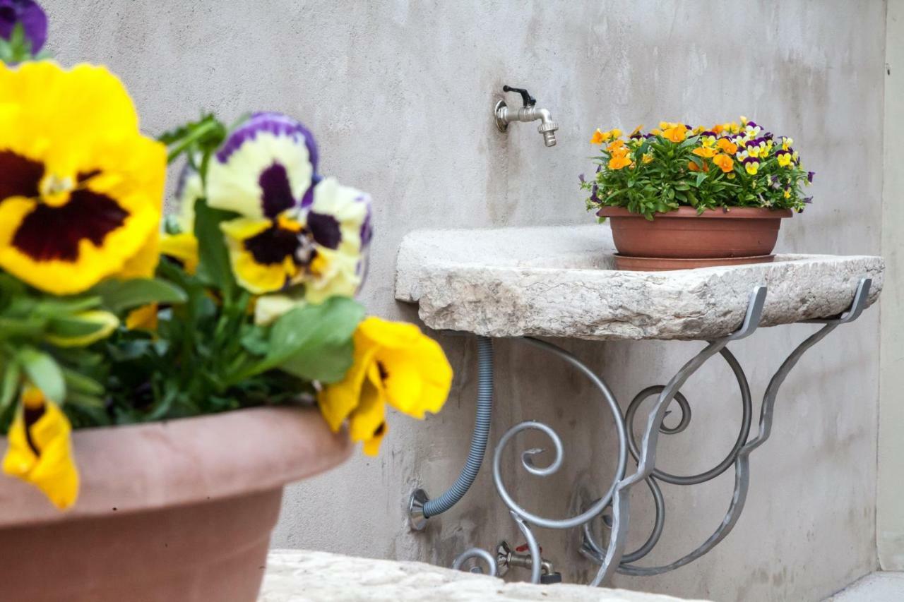 Hotel La Finestra Sul Castello Soave  Exterior foto
