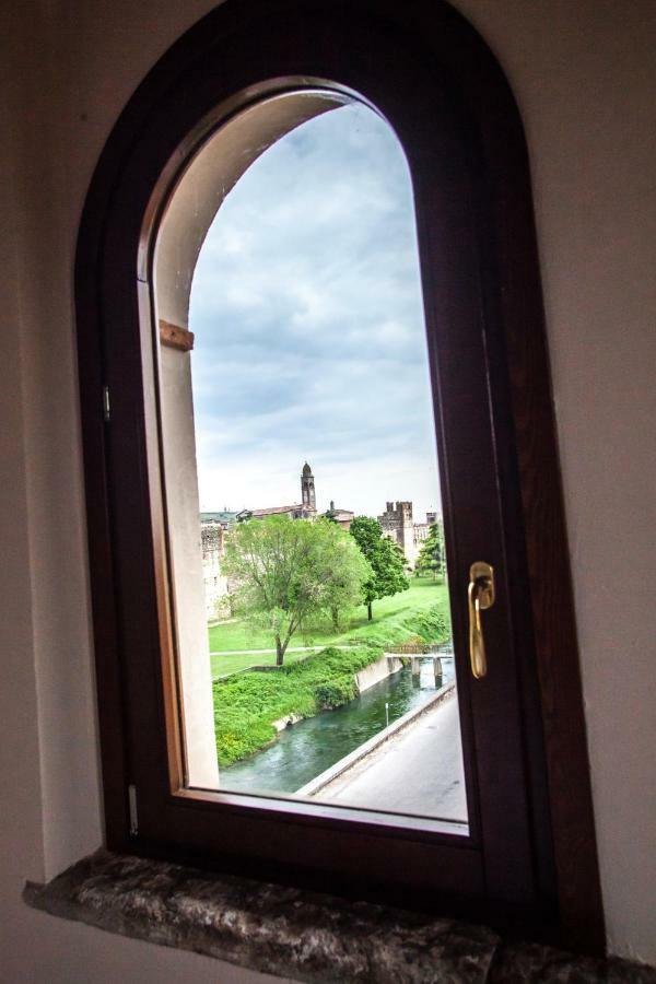 Hotel La Finestra Sul Castello Soave  Exterior foto
