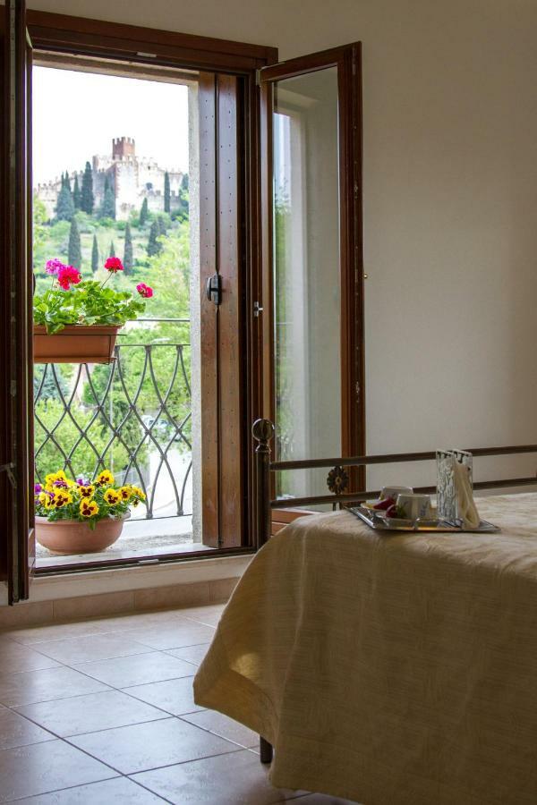 Hotel La Finestra Sul Castello Soave  Exterior foto