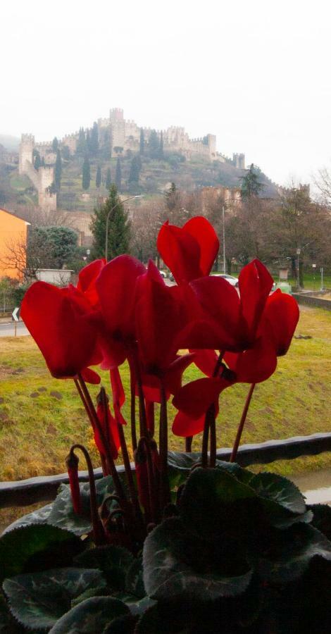Hotel La Finestra Sul Castello Soave  Exterior foto