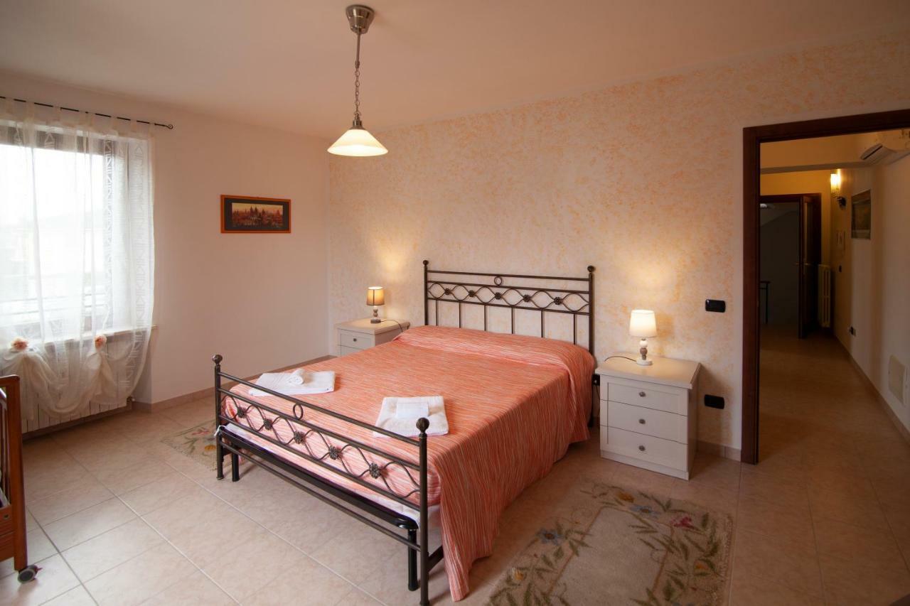 Hotel La Finestra Sul Castello Soave  Exterior foto