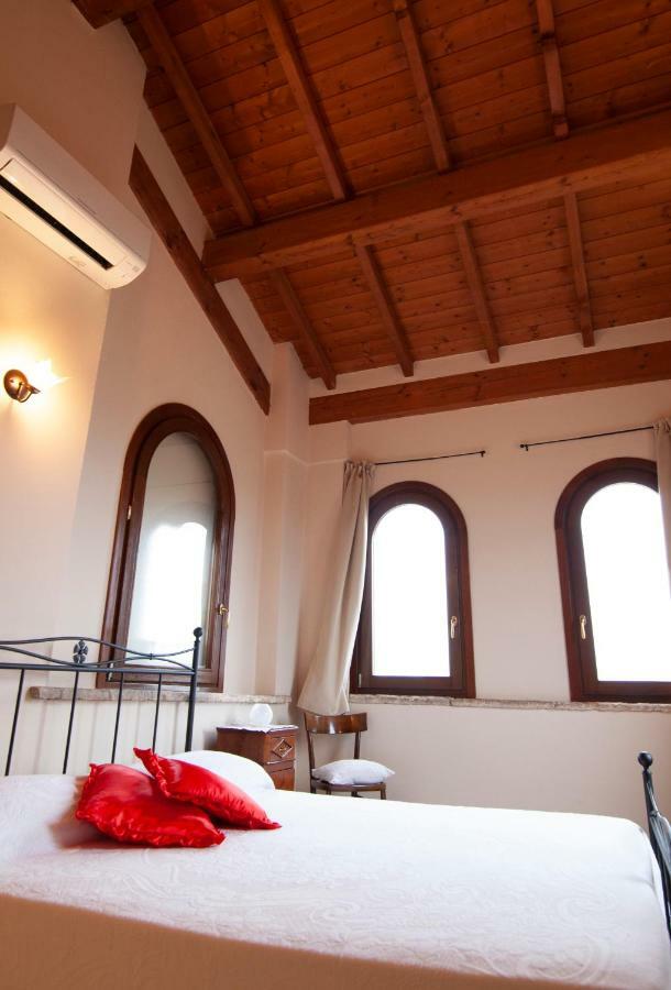 Hotel La Finestra Sul Castello Soave  Exterior foto